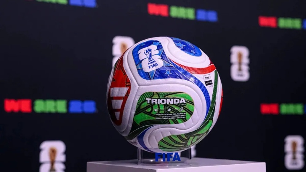 Por qué la pelota del Mundial debe enchufarse como un celular antes de los partidos